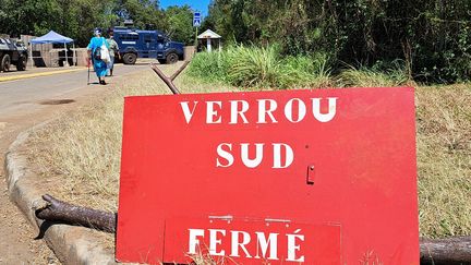 Après les émeutes et les destructions massives du mois de mai en Nouvelle-Calédonie, le huis clos entre loyalistes et indépendantistes reste tendu. Tout au sud de la Grande Terre, le Mont-Dore cristallise aujourd’hui toutes les fractures du "vivre-ensemble".