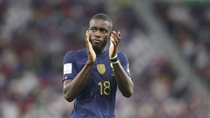 Dayot Upamecano lors du huitième de finale de la Coupe du monde entre la France et la Pologne au stade Al-Thumama de Doha, le 4 décembre 2022. (SEBASTIAN EL-SAQQA / AFP)