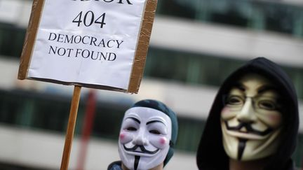 Des manifestants protestent contre l'ACTA (Accord Commercial Anti-Contrefa&ccedil;on) &agrave; Vienne (Autriche), le 25 f&eacute;vrier 2012. (LISI NIESNER / REUTERS)