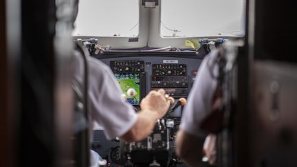 Un pilote d'avion est venu raconter sur franceinfo son quotidien à des élèves de CM1-CM2 de Chantilly, dans l'Oise (photo d'illustration). (GUIDO KIRCHNER / DPA)