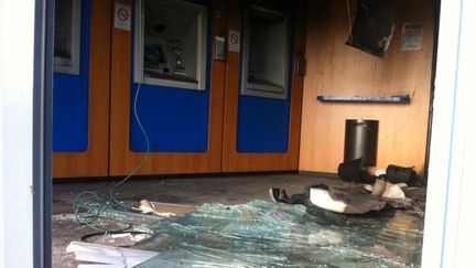 Une banque vandalis&eacute;e, le 18 octobre 2015, &agrave; l'issue du match de Ligue 1 Bastia-PSG, &agrave; Furiani (Haute-Corse). (FRANCE 3 CORSE)