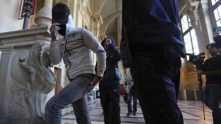 Plusieurs suspects de la filière jihadiste dite de "Cannes-Torcy", le 20 avril 2017, à Paris. (JACQUES DEMARTHON / AFP)