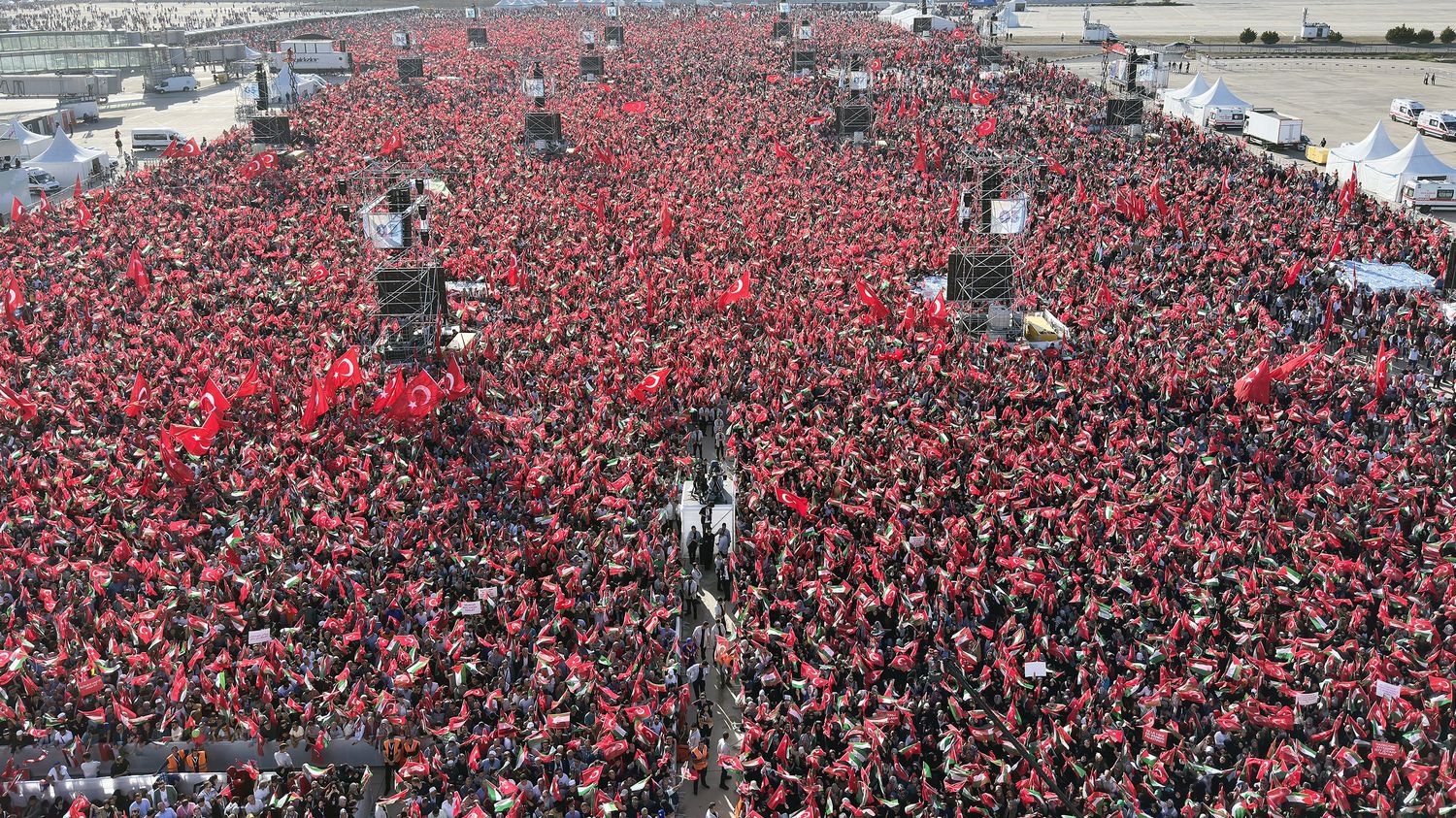 Reporting.  In Istanbul, tens of thousands of people rallied in support of Palestine after Israel’s bombing of Gaza.