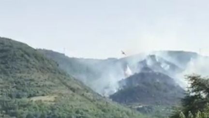 Vendredi 17 juin, les chaleurs caniculaires font craindre de nombreux départs d’incendies comme à Marseille, dans les Bouches-du-Rhône, où la journaliste Noémie&nbsp;Dahan&nbsp;est en direct.&nbsp; (FRANCE 2)