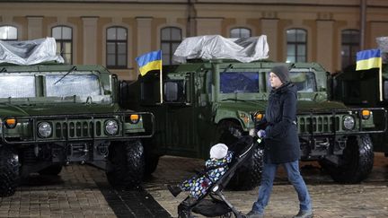 Le 30e anniversaire de la journée des forces armées de l'Ukraine, sur la place Mikhailivska à Kiev (Ukraine), le 6 décembre 2021. (VLADIMIR SHTANKO / ANADOLU AGENCY / AFP)