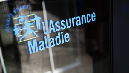 Un&nbsp;bâtiment de la Caisse primaire d'assurance-maladie, à Paris, le 23 octobre 2012.&nbsp; (FRED DUFOUR / AFP)