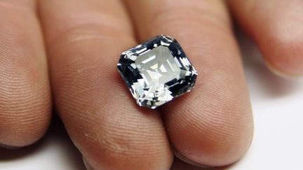 Diamant carré de 6, 5 carats à Paris le 6 décembre 2007. (AFP)