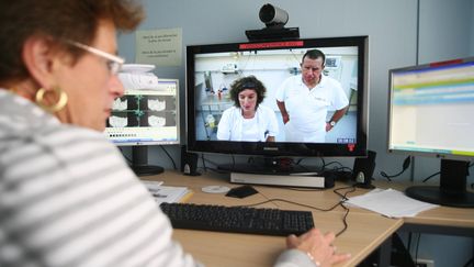 Télémédecine entre le CHU d'Amiens et Abbeville en octobre 2012 (FRÉDÉRIC DOUCHET / MAXPPP)