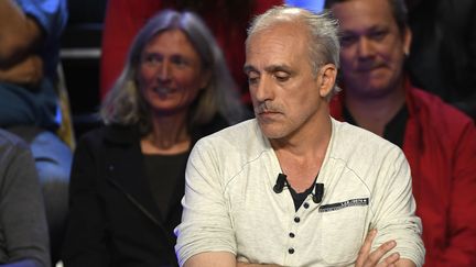 Philippe Poutou lors du "Grand Débat" de BFM TV et CNews, le 4 avril 2017, à La Plaine-Saint-Denis (Seine-Saint-Denis). (AFP)