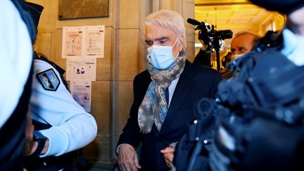 Bernard Tapie,&nbsp;à l'ouverture de son procès en appel, le 12 octobre 2020, à Paris. (THOMAS SAMSON / AFP)