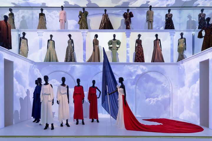 Les tenues portées par des stars de la cérémonie d'ouverture des Jeux olympiques exposées à la Galerie Dior, à Paris, jusqu'au 30 septembre 2024. (ALESSANDRO GAROFALO)