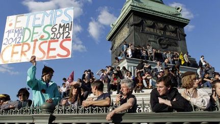 Des manifestants sur la place de la Bastille à Paris le 1er mai (THOMAS SAMSON / AFP)