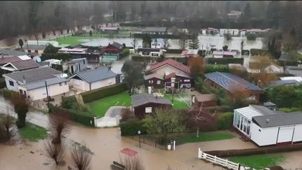 Les inondations touchent toujours une partie du pays : trois départements sont toujours placés en vigilance orange, et le Pas-de-Calais est passé en vigilance rouge.