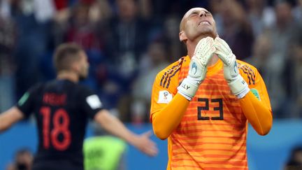 La boulette... Le gardien argentin Wilfredo Caballero&nbsp;vient d'offrir un but sur un plateau au Croate Ante Rebic. La Croatie s'imposera 3-0, le 21 juin 2018 à Nizhny Novgorod, en Russie. (CEZARO DE LUCA / DPA / AFP)