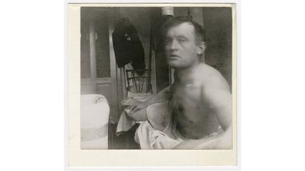 Autoportrait &quot;à la Marat&quot;, clinique du Dr Jacobson, Copenhague, 1908-09
 (© Munch Museum / Munch-Ellingsen Group / BONO 2011 © Adagp, Paris 2011)