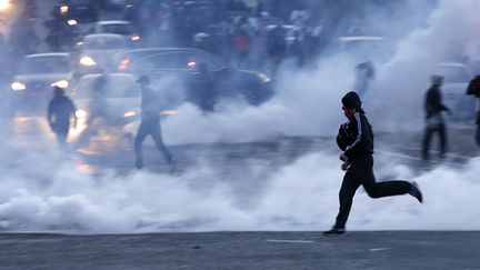 Des hooligans parisiens, qui ont contribué aux affrontements du 14 mai dernier place du Trocadéro, se sont invités aux abords du stade d'Anderlecht ce mercredi soir. (FRANCK FIFE / AFP) (? GONZALO FUENTES / REUTERS / X02443)