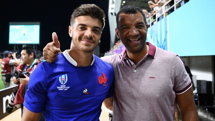 Emile et Romain Ntamack, rugbyman de père en fils, le 2 octobre 2019. (FRANCK FIFE / AFP)