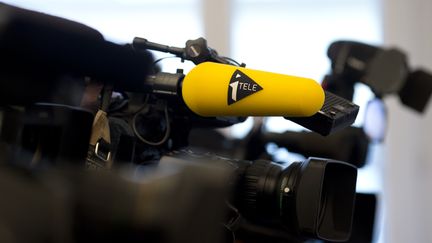 Une caméra de la chaîne d'informations i-Télé, photographiée à Paris, le 14 septembre 2014. (KENZO TRIBOUILLARD / AFP)