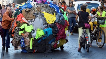 Performance artistique "Sisypholia" dans les rues de Toulouse à l'occasion de la Biennale des arts 2022 (PHOTOPQR/LA DEPECHE DU MIDI/MAXPPP)