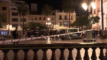 La ville d'Algésiras en Espagne est sous le choc après une attaque qui a fait un mort et plusieurs blessés. Un homme armé d'une machette a tué un sacristain et blessé plusieurs personnes, dont un prêtre dans une église. (FRANCE 2)