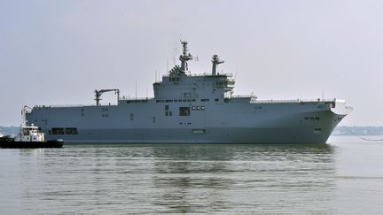 Le "S&eacute;bastopol" dans le port de Saint-Nazaire (Loire-Atlantique), le 16 mars 2015. (GEORGES GOBET / AFP)