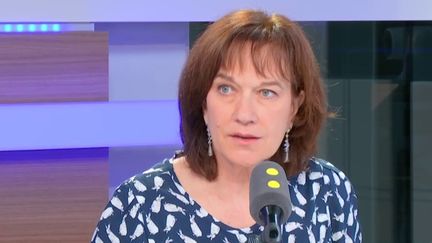 Délit d'entrave à l'IVG : "Le but est d'obliger ces sites à annoncer la couleur", explique Rossignol