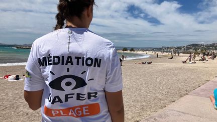 Seize médiateurs sont rémunérés au Smic par la mairie pour faire la promotion du dispositif Safer plage. (WILLY MOREAU / RADIO FRANCE)