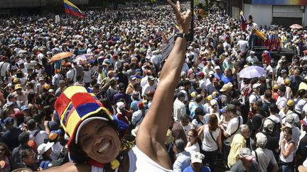 De nombreux manifestants dans les rues de Caracas au Venezuela, le 23 janvier 2018.&nbsp; (YURI CORTEZ / AFP)