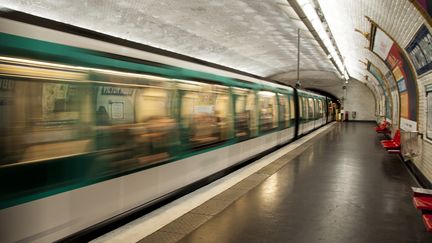 Une rame de métro à Paris, le 13 mars 2018. (DAVID SEYER / CROWDSPARK / AFP)