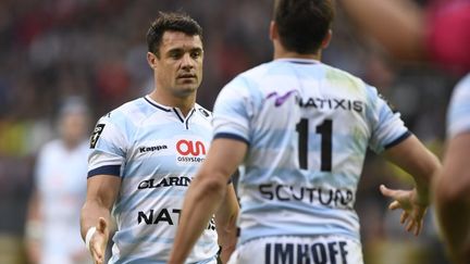 Dan Carter et Juan Imhoff. (DAMIEN MEYER / AFP)