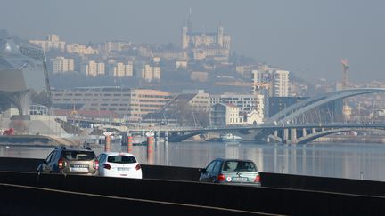 La pollution sur l'A7 à l'entrée de Lyon, le 27 février 2019. (MAXPPP)