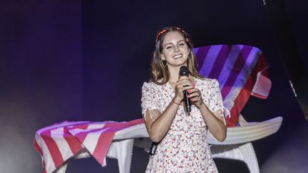 Lana Del Rey sur une scène du festival espagnol de Benicassim le 19 juillet 2019. (XAVI TORRENT / REDFERNS)