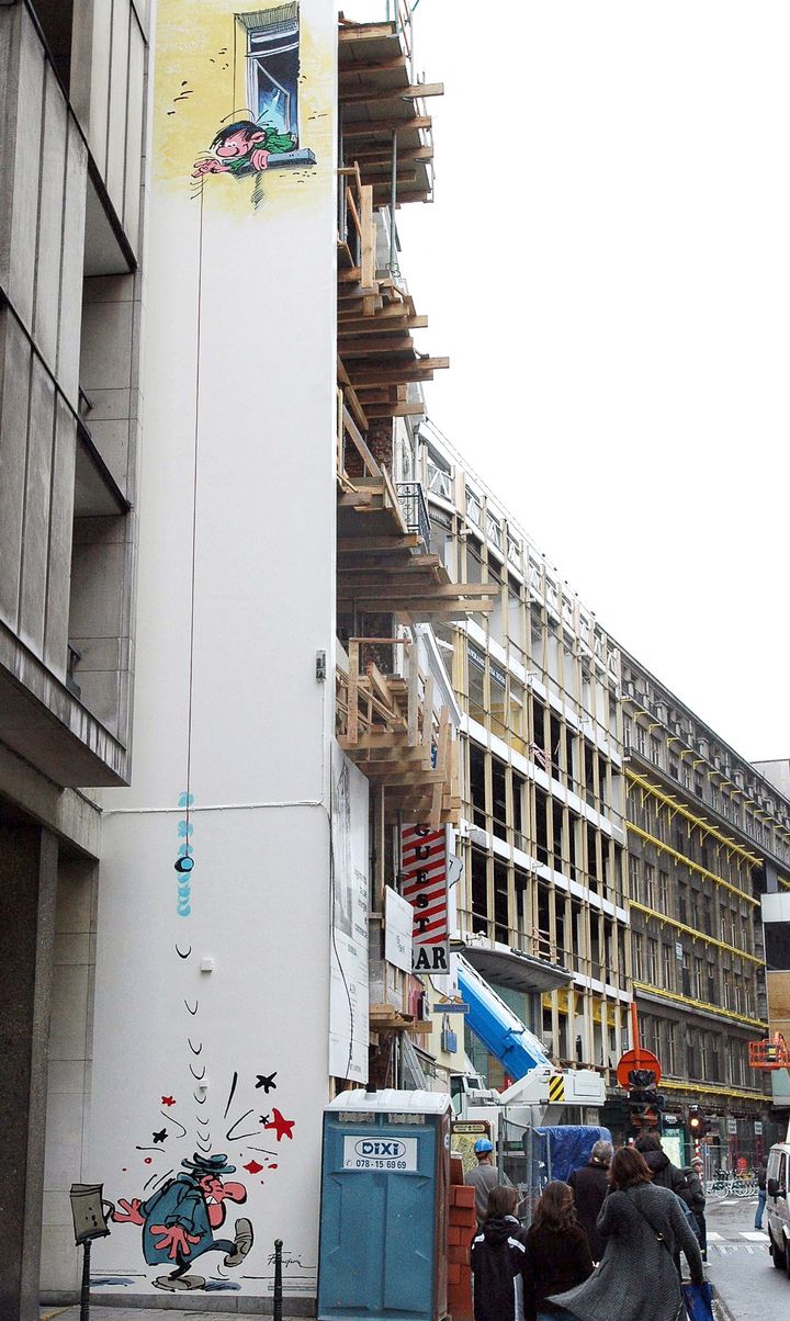 Une fresque dédiée à Gaston Lagaffe, à Bruxelles, en février 2007. (JACQUES COLLET / AFP)