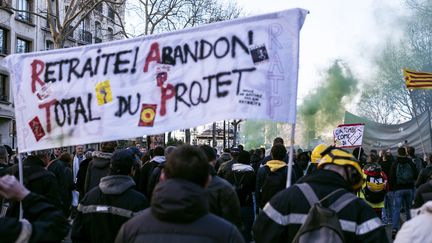 Des manifestants contre le projet de réforme des retraites, à Paris, jeudi 16 janvier 2020.&nbsp; (NOEMIE COISSAC / HANS LUCAS / AFP)