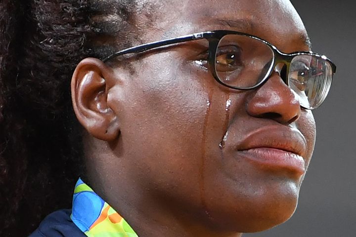 Les larmes en or de la Française Emilie Andéol, championne olympique des plus de 78 kg au judo, le 12 août 2016. (TOSHIFUMI KITAMURA / AFP)