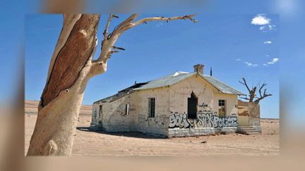 La Garub station, un bâtiment historique en Namibie a été couvert de graffiti&nbsp; (France Télévisions)