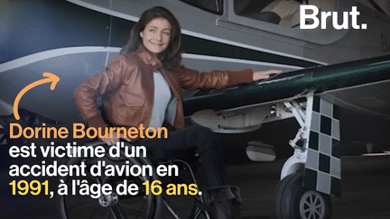 À 16 ans, Dorine Bourneton est la seule survivante d’un crash d’avion. Elle en sort paralysée des deux jambes. Aujourd’hui, malgré son accident, elle est pilote de voltige aérienne. Brut a pu la rencontrer.