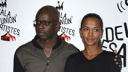 L'ex-footballeur Lilian Thuram et l'animatrice de t&eacute;l&eacute;vision Karine Le Marchand lors de la 50e &eacute;dition du Gala de l'union des artistes, &agrave; Paris, le 12 novembre 2012. (BERTRAND GUAY / AFP)