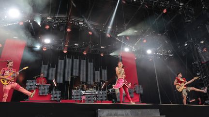 "On veut voir tout le monde péter les plombs!" Pour leur dernier concert de l'été, Deluxe était décidé à mettre le feu. Pari réussi.
 (Gilles Scarella / Studio FTV)