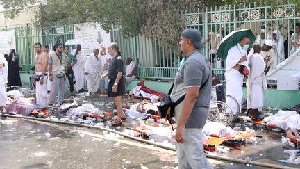 Des corps des victimes du mouvement de foule survenu pendant le hadj, align&eacute;s pr&egrave;s de La Mecque (Arabie saoudite), le 24 septembre 2015. (REUTERS)