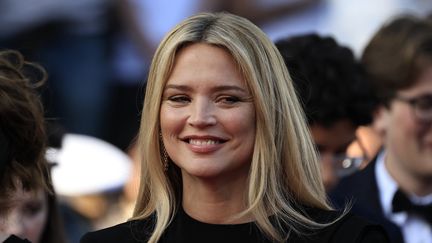 Elle ne quitte plus le tapis rouge, Virginie Efira, à l'affiche de deux films présentés sur la Croisette cette année. "L'Amour et les Forêts", de Valérie Donzelli, et "Rien à perdre", premier film de Delphine Deloget présenté vendredi dans la section Un certain regard. (VALERY HACHE / AFP)