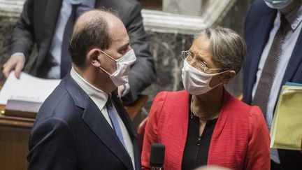 Le Premier ministre Jean Castex et la ministre du Travail Elisabeth Borne à l'Assemblée nationale le 16 février 2021 (VINCENT ISORE / MAXPPP)