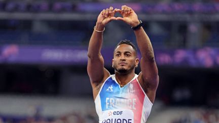 Le para-athlète Dimitri Pavadé lors de la finale du saut en longueur T64 aux Jeux de Paris le 4 septembre 2024. (PERVILLE FLORENT / AFP)