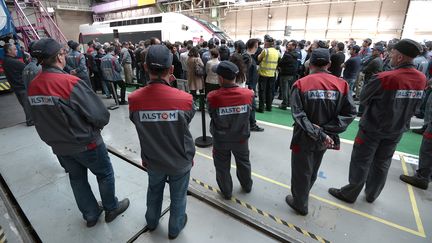 L'usine Alstom de Belfort en mai 2015, lors d'une visite du ministre de l'Economie d'alors, Emmanuel Macron. (FREDERICK FLORIN / AFP)