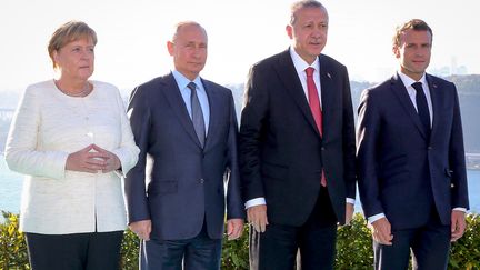 Les dirigeants turc, allemand, russe et français réunis à Istanbul pour un sommet sur la Syrie, le 27 octobre 2018.&nbsp; (KAYHAN OZER / AFP)