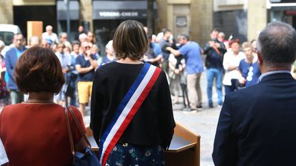 Un rassemblement de soutien aux élus menacés après les émeutes urbaines, le 3 juillet 2023 à Brive (Corrèze). (STEPHANIE PARA / MAXPPP)