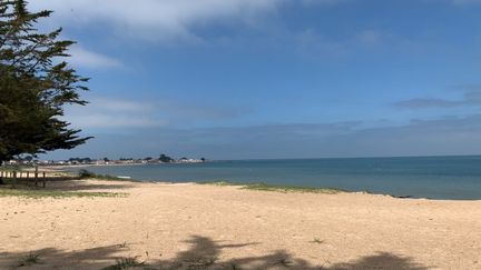 Une plage sur l'île de Noirmoutier, en Vendée. (VALENTIN DUNATE / RADIO FRANCE)