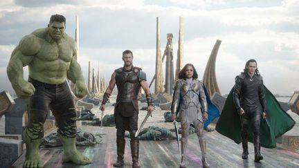 Mark Ruffalo, Chris Hemsworth, Tessa Thompson, Tom Hiddleston dans "Thor : Ragnarok" de Taika Waititi
 (Marvel Studios)