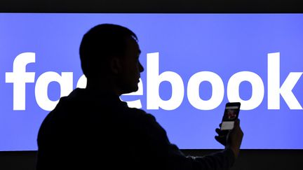 Les deux tiers de la population adulte des Etats-Unis a un compte Facebook. (CARSTEN REHDER / DPA)