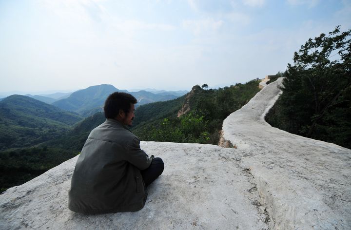 Un tronçon "restauré" de la Grande Muraille de Xiaohekou, vu de près.
 (Ding ge / Imaginechina)